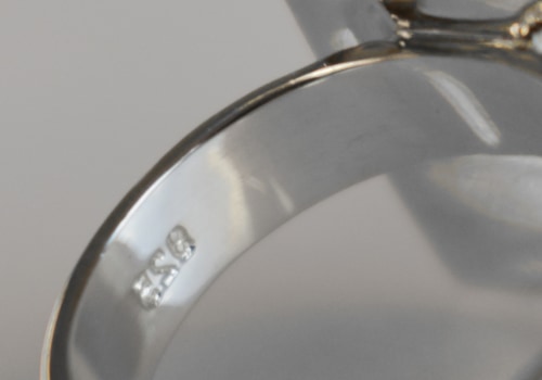 Do precious metals scratch?
